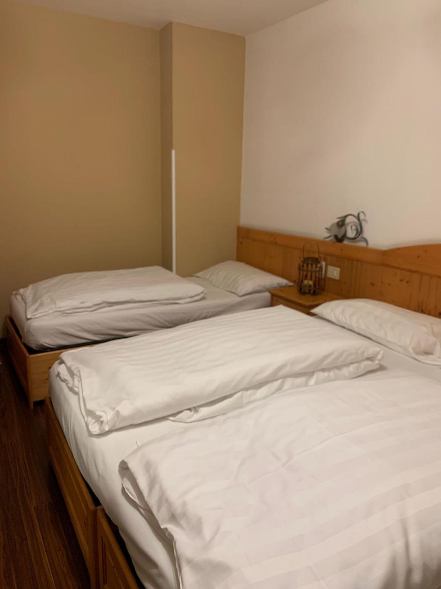 Garni Bonsai Bed & Breakfast Pinzolo Bagian luar foto