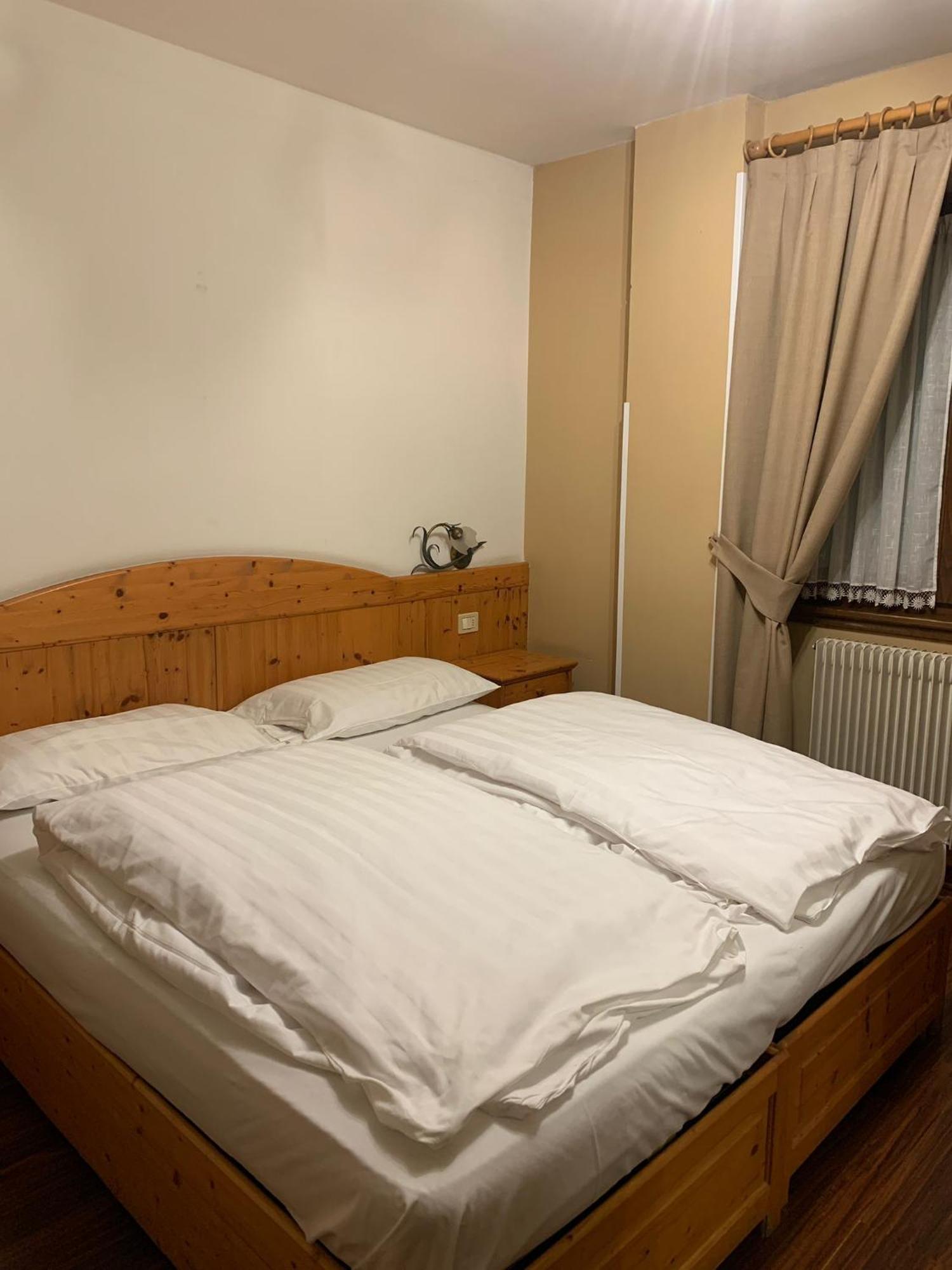 Garni Bonsai Bed & Breakfast Pinzolo Bagian luar foto