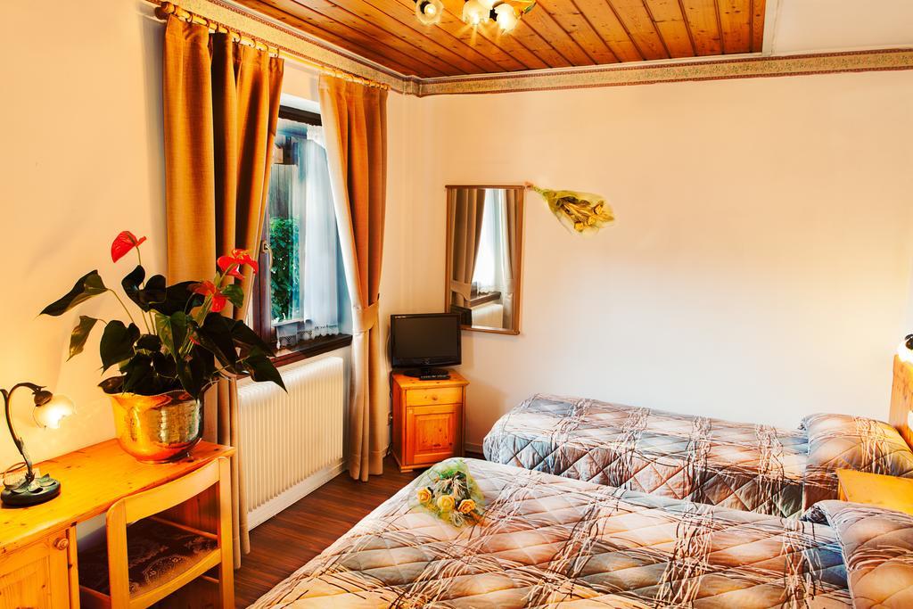 Garni Bonsai Bed & Breakfast Pinzolo Ruang foto