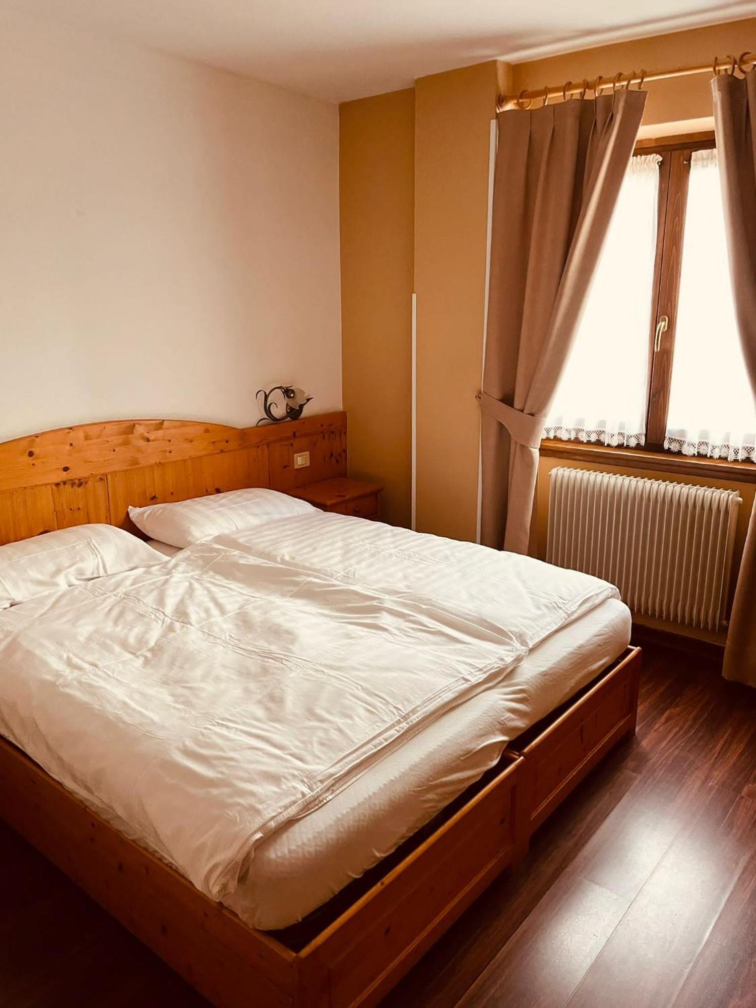 Garni Bonsai Bed & Breakfast Pinzolo Bagian luar foto