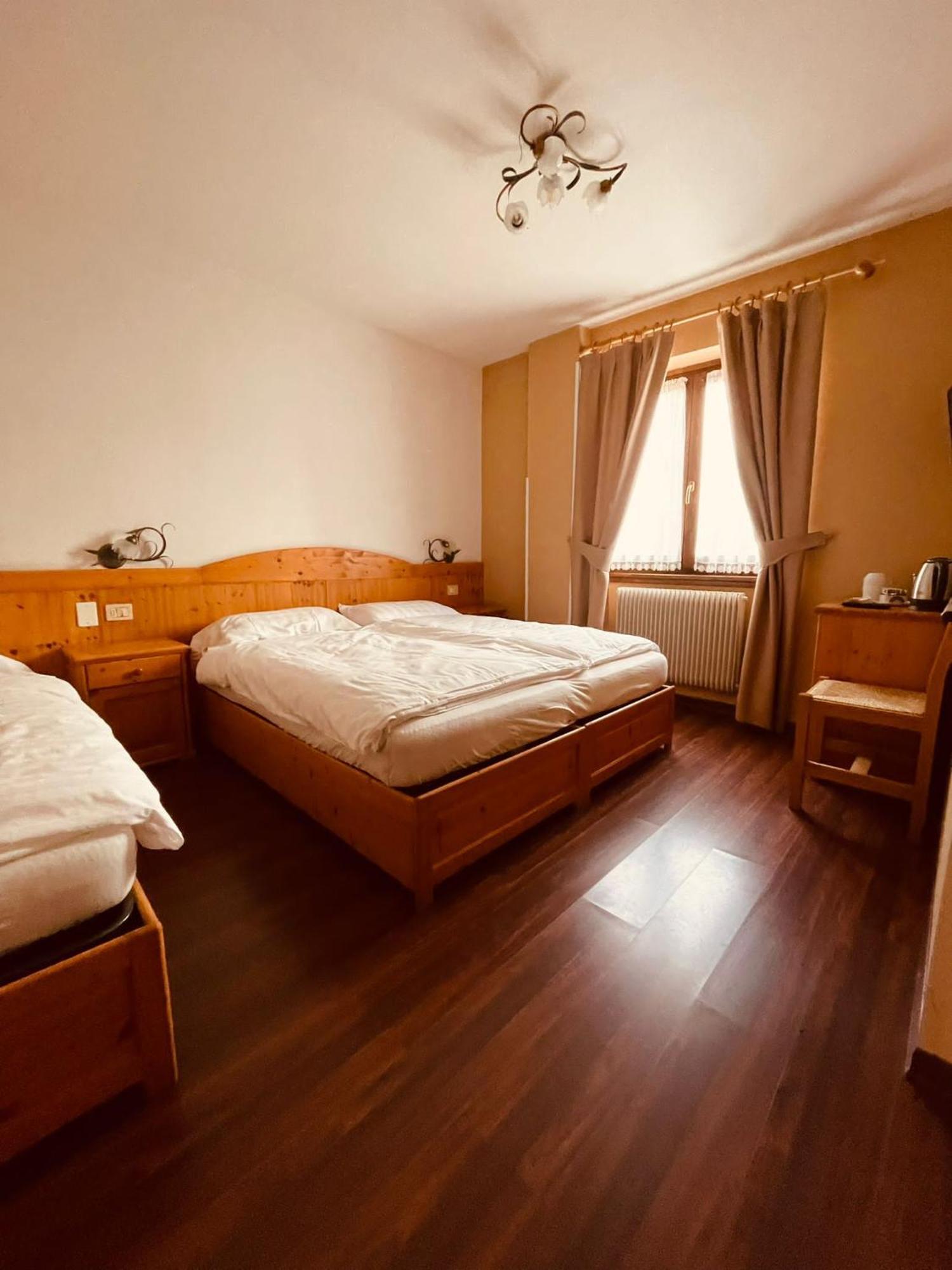 Garni Bonsai Bed & Breakfast Pinzolo Bagian luar foto