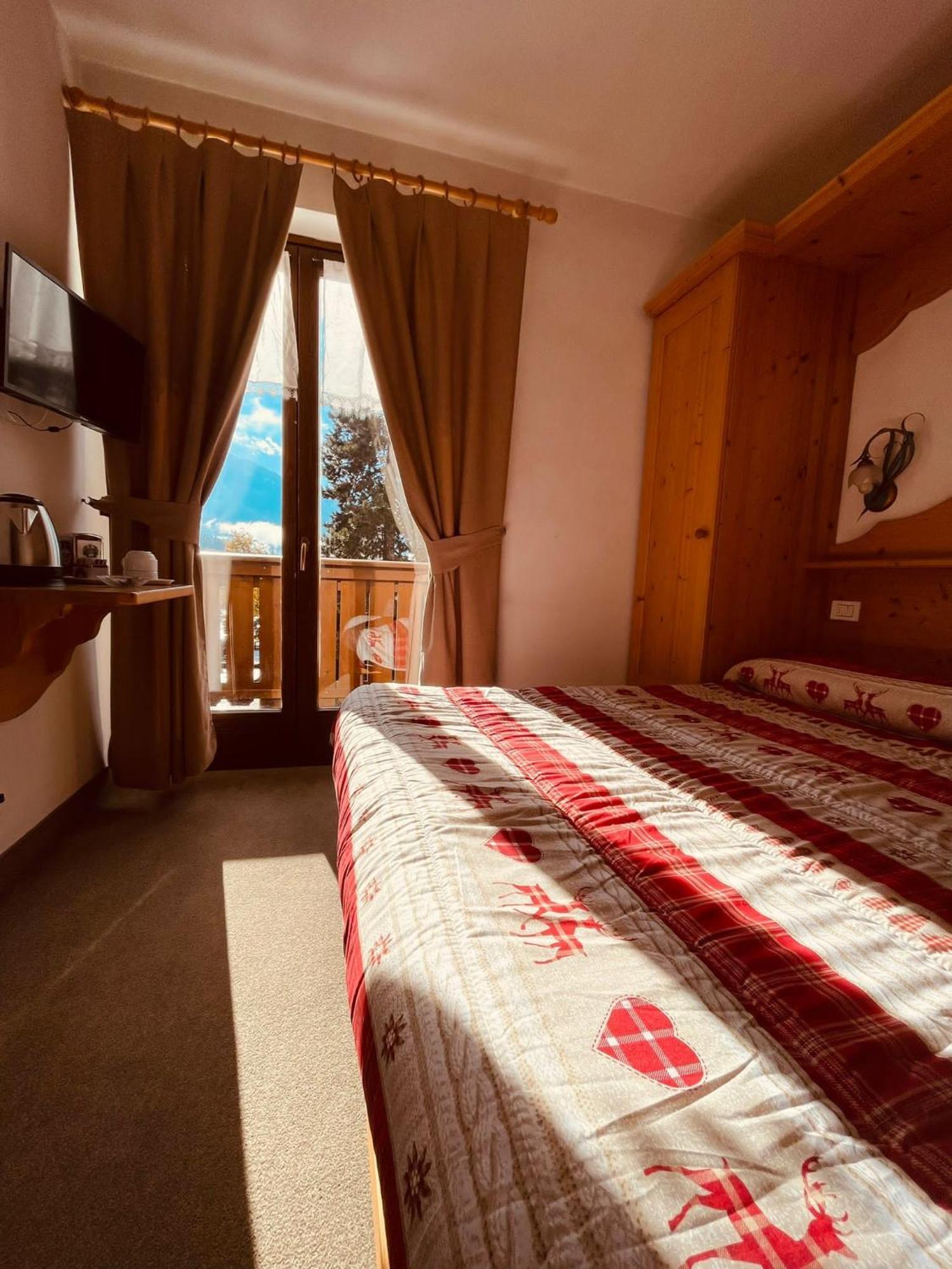 Garni Bonsai Bed & Breakfast Pinzolo Bagian luar foto