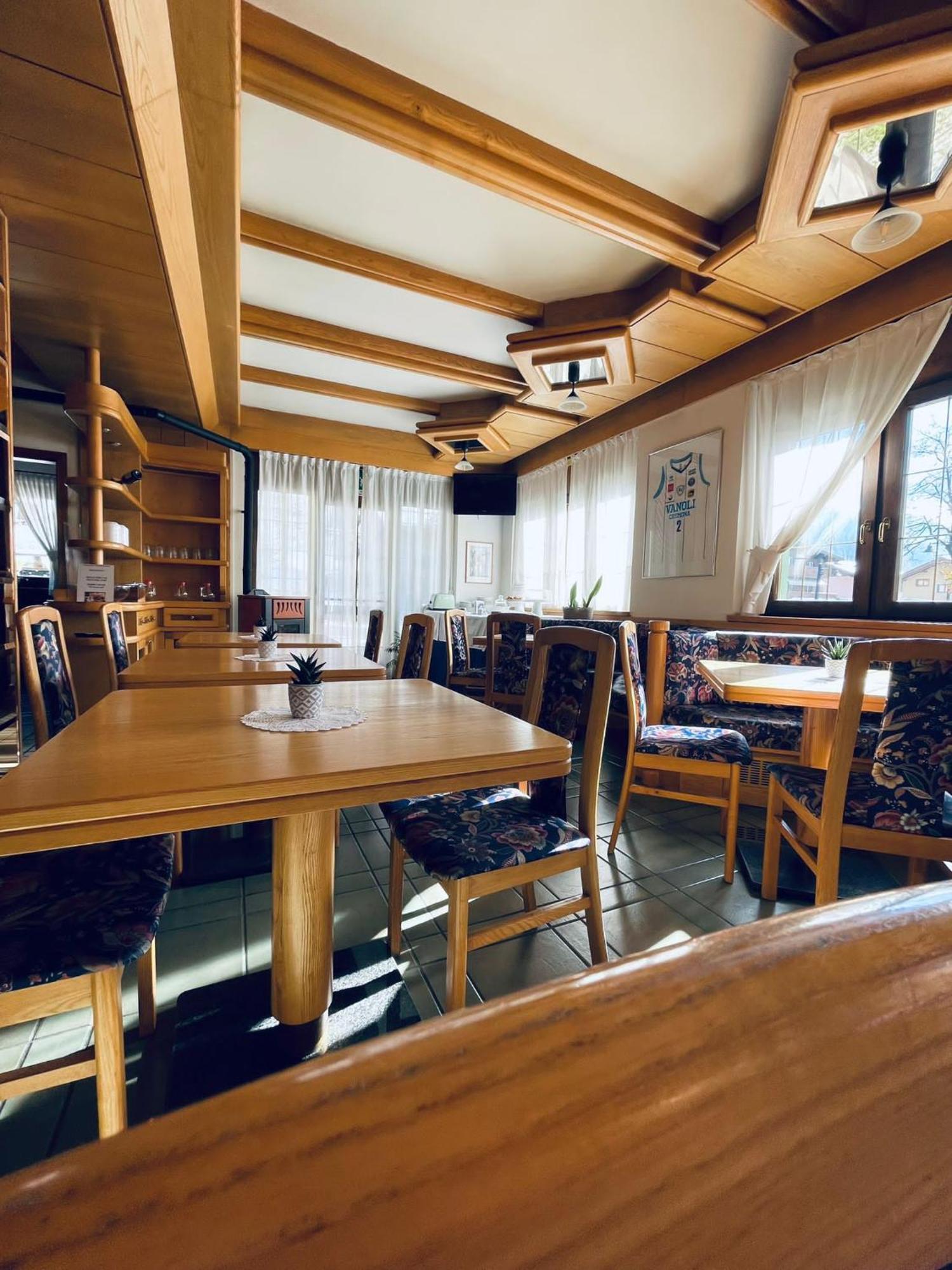 Garni Bonsai Bed & Breakfast Pinzolo Bagian luar foto
