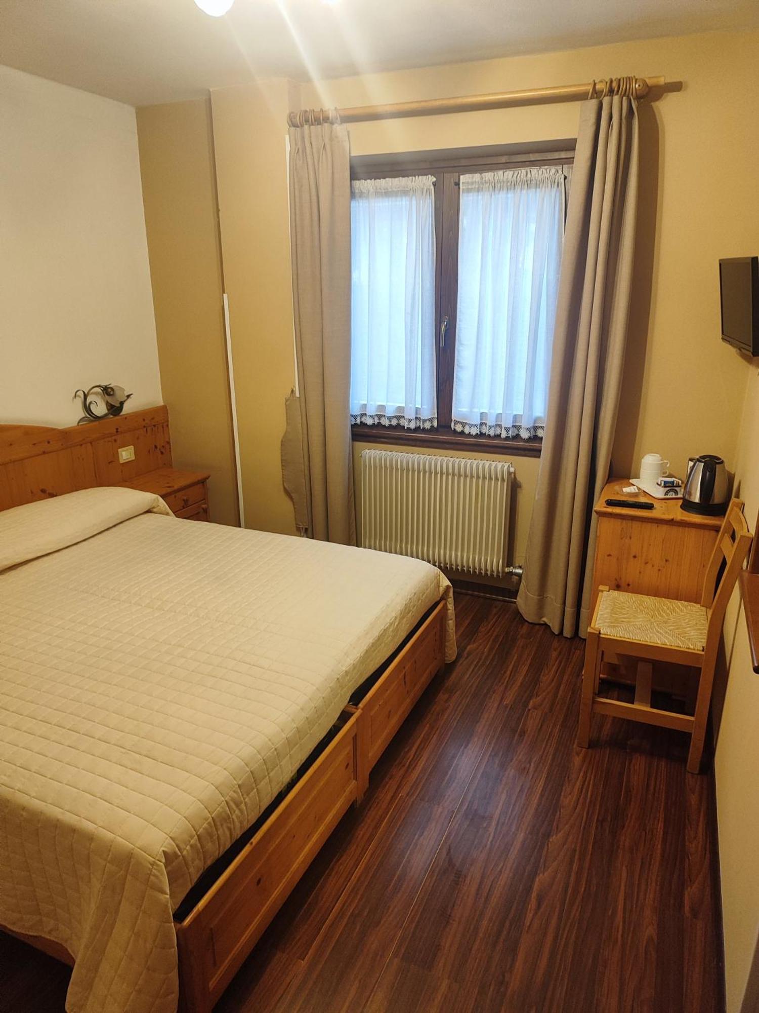 Garni Bonsai Bed & Breakfast Pinzolo Bagian luar foto