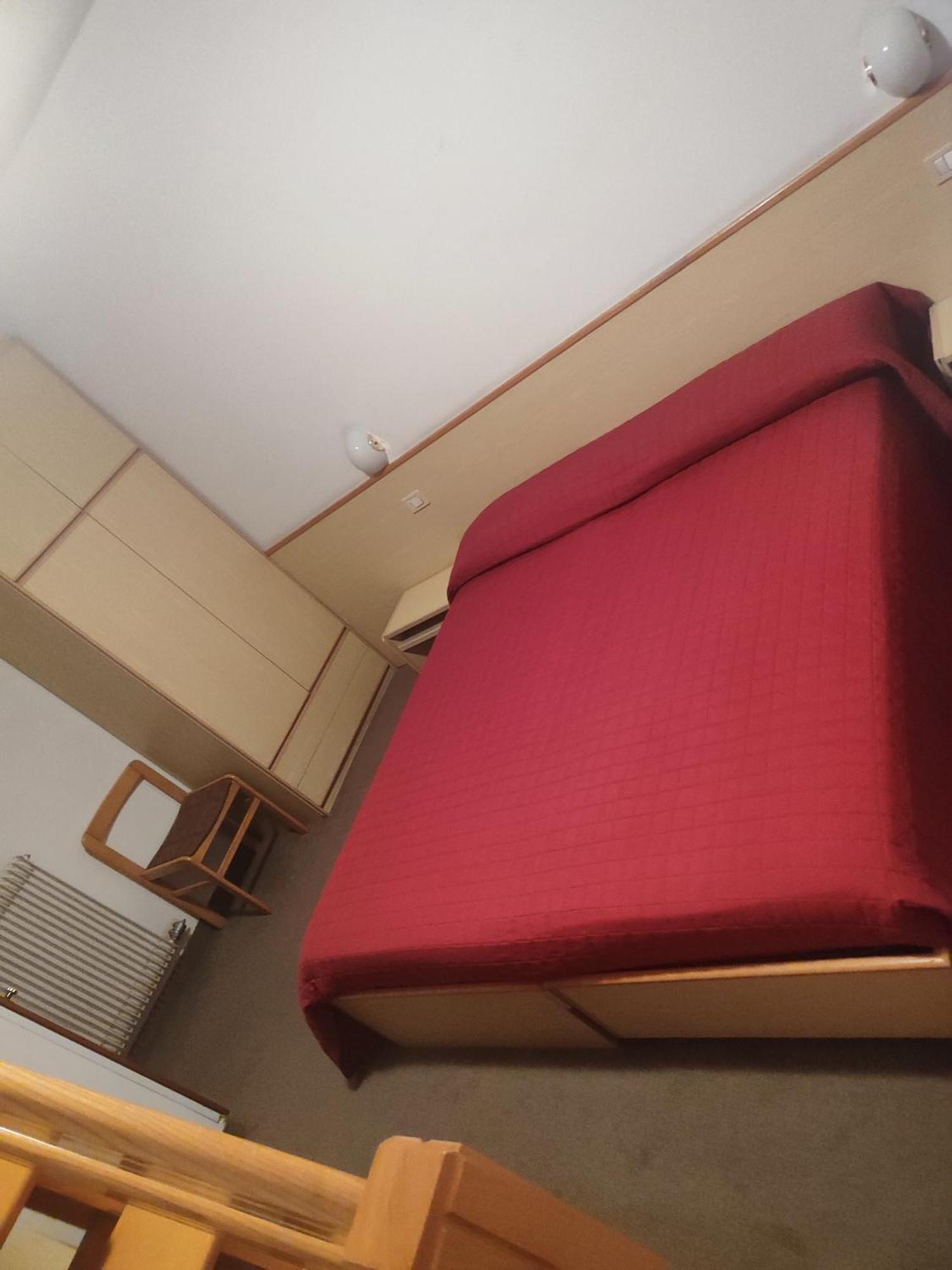 Garni Bonsai Bed & Breakfast Pinzolo Bagian luar foto