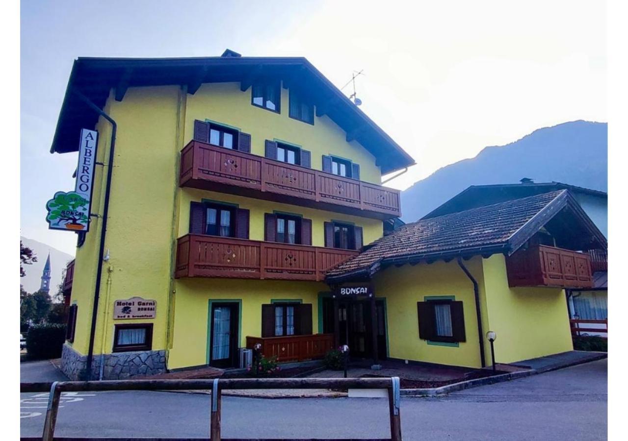 Garni Bonsai Bed & Breakfast Pinzolo Bagian luar foto