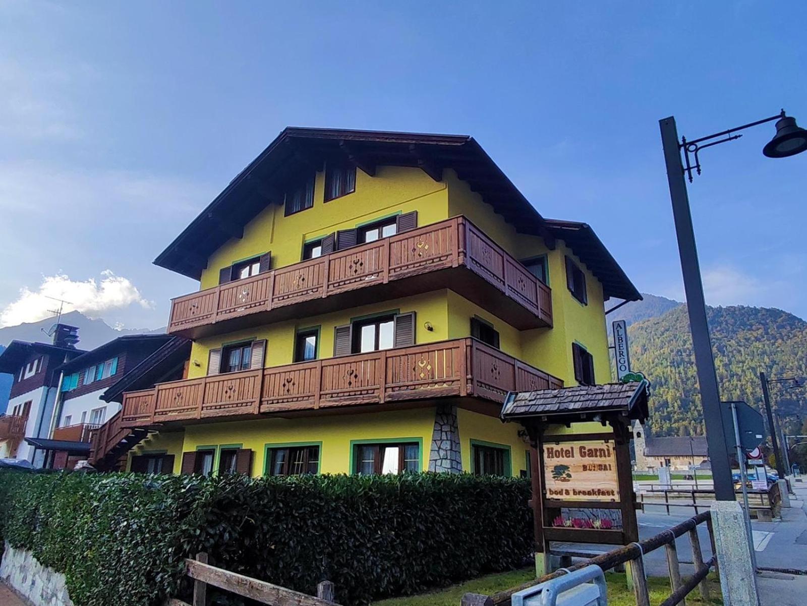 Garni Bonsai Bed & Breakfast Pinzolo Bagian luar foto