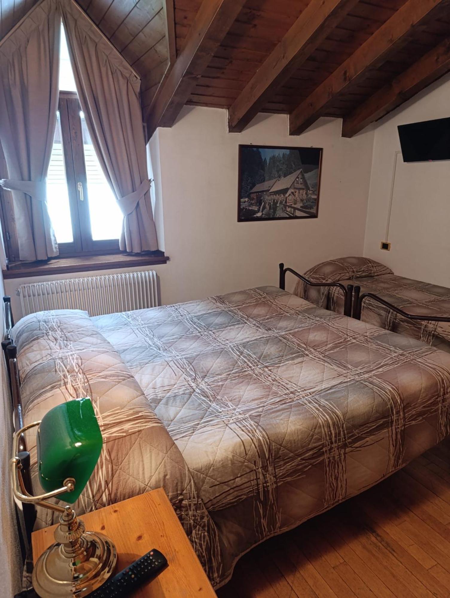 Garni Bonsai Bed & Breakfast Pinzolo Bagian luar foto