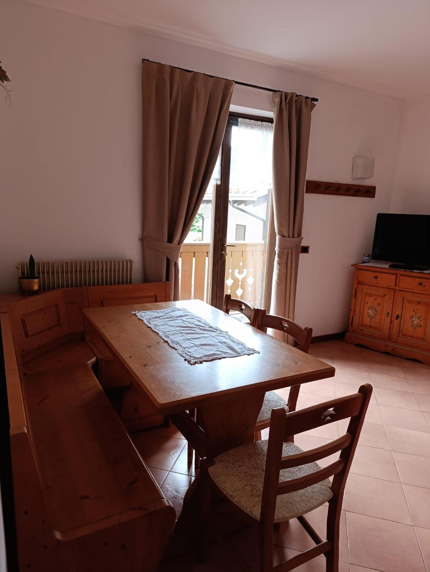 Garni Bonsai Bed & Breakfast Pinzolo Bagian luar foto