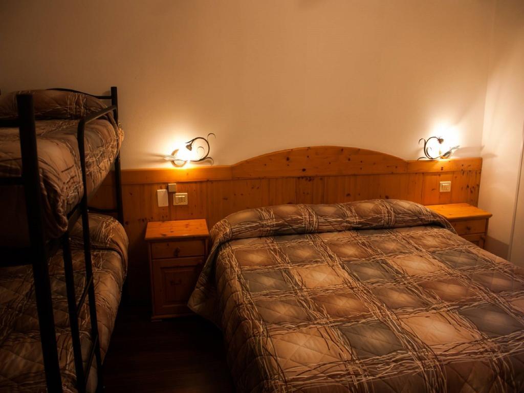 Garni Bonsai Bed & Breakfast Pinzolo Ruang foto