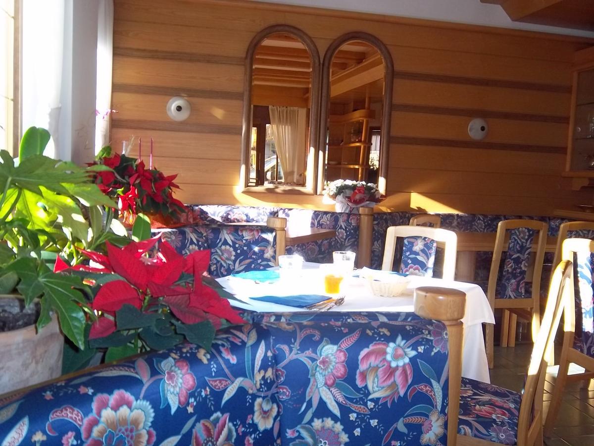 Garni Bonsai Bed & Breakfast Pinzolo Bagian luar foto