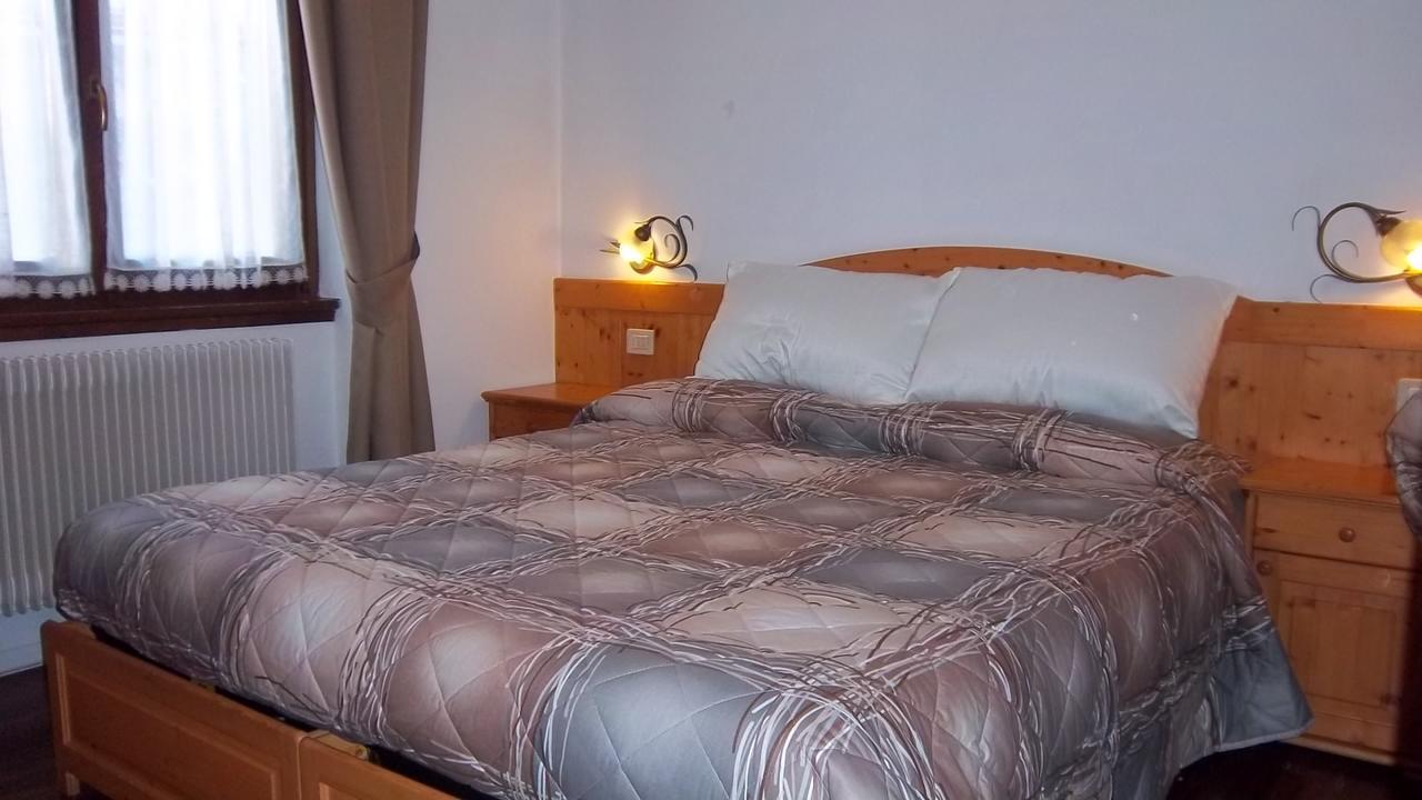 Garni Bonsai Bed & Breakfast Pinzolo Bagian luar foto